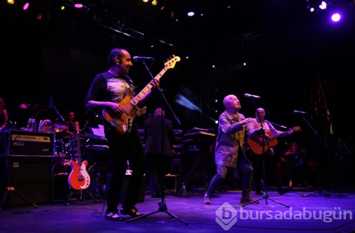 Bursa'da festival coşkusu MFÖ ile başladı
