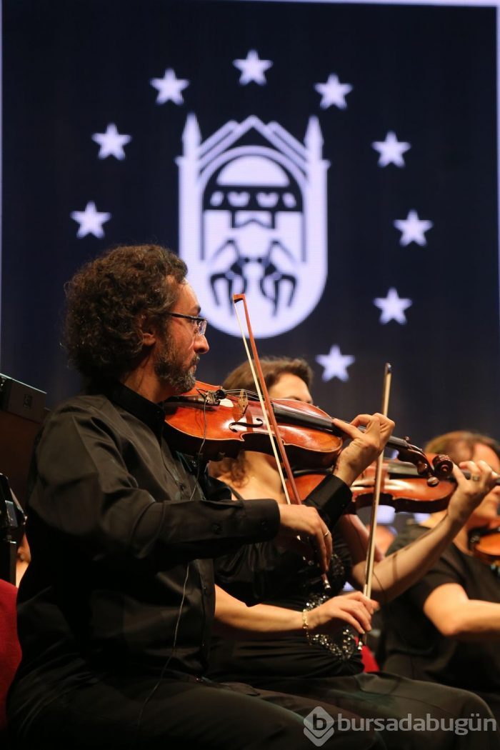 Bursa'da festival coşkusu MFÖ ile başladı
