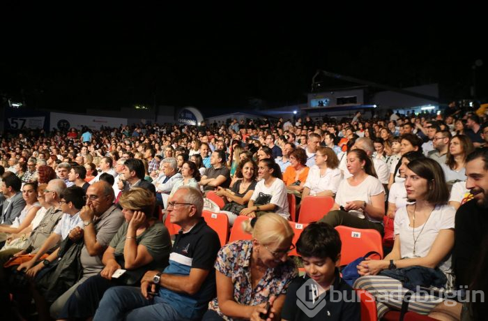 Bursa'da festival coşkusu MFÖ ile başladı
