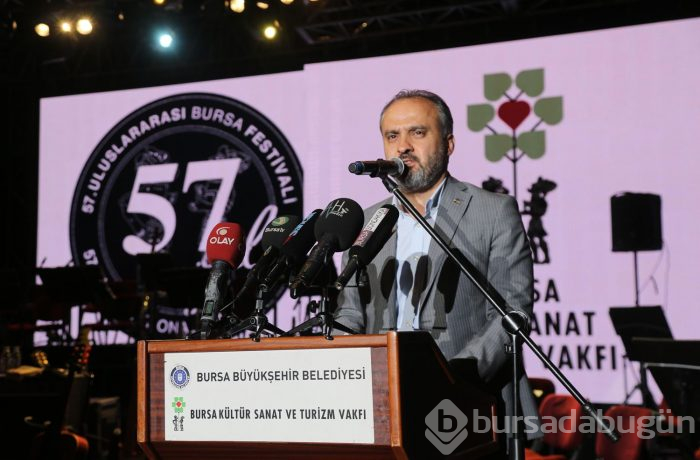 Bursa'da festival coşkusu MFÖ ile başladı
