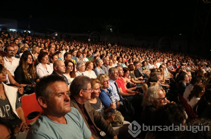 Bursa'da festival coşkusu MFÖ ile başladı
