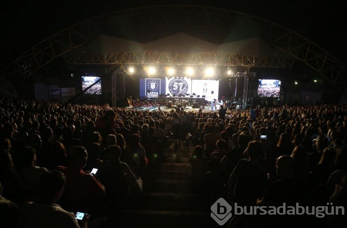 Bursa'da festival coşkusu MFÖ ile başladı

