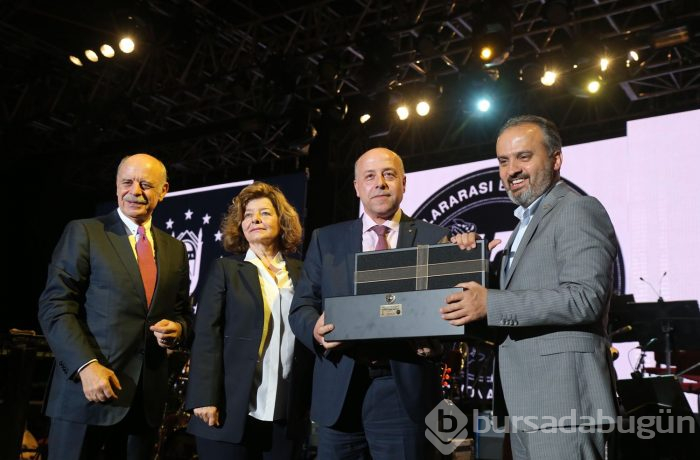 Bursa'da festival coşkusu MFÖ ile başladı
