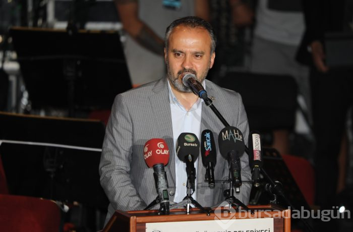 Bursa'da festival coşkusu MFÖ ile başladı
