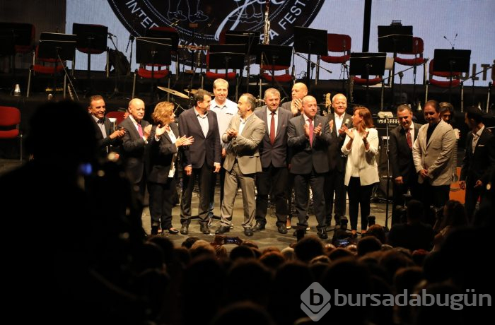Bursa'da festival coşkusu MFÖ ile başladı
