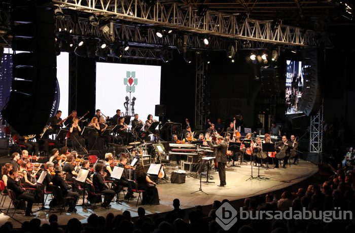 Bursa'da festival coşkusu MFÖ ile başladı
