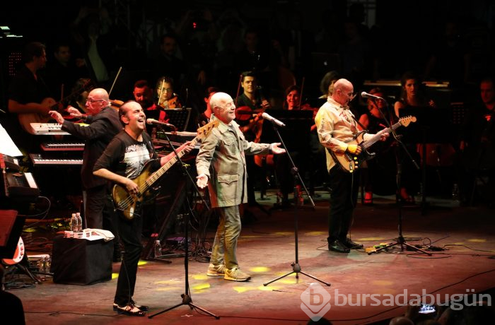 Bursa'da festival coşkusu MFÖ ile başladı
