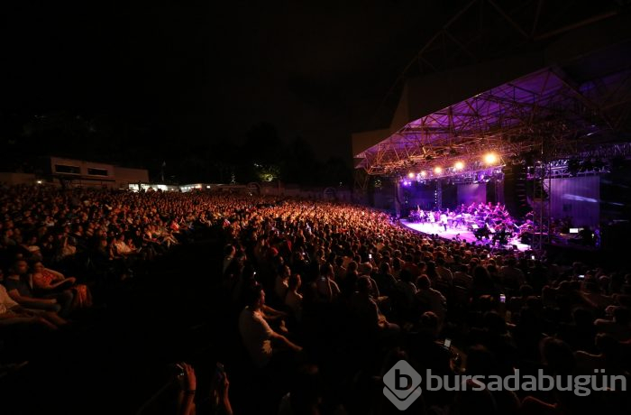 Bursa'da festival coşkusu MFÖ ile başladı
