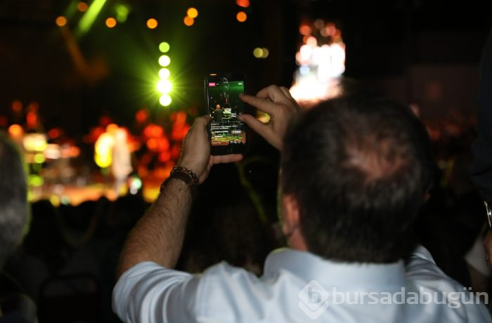 Bursa'da festival coşkusu MFÖ ile başladı
