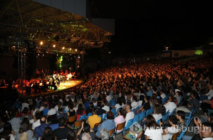 Bursa'da festival coşkusu MFÖ ile başladı
