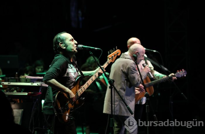 Bursa'da festival coşkusu MFÖ ile başladı
