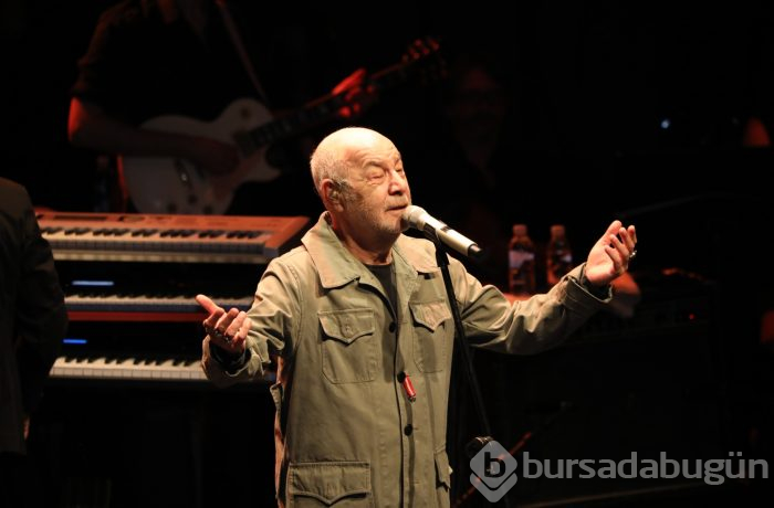 Bursa'da festival coşkusu MFÖ ile başladı
