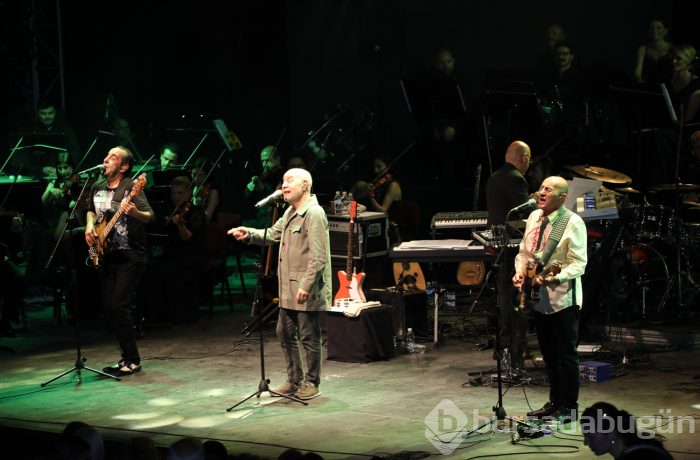 Bursa'da festival coşkusu MFÖ ile başladı

