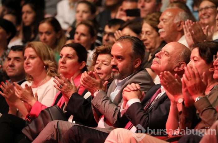 Bursa'da festival coşkusu MFÖ ile başladı
