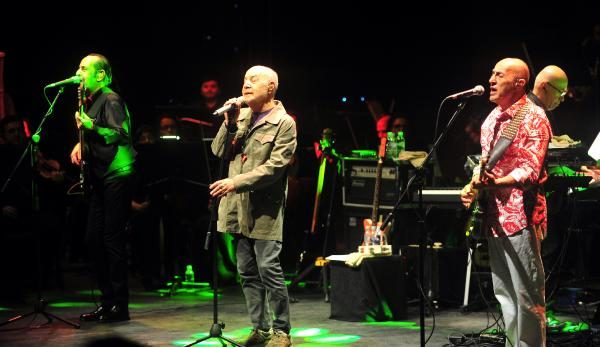 Bursa'da festival coşkusu MFÖ ile başladı
