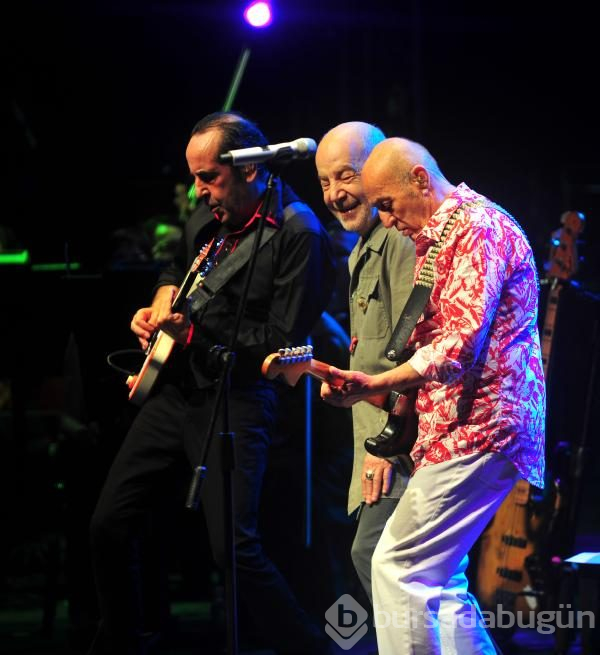Bursa'da festival coşkusu MFÖ ile başladı
