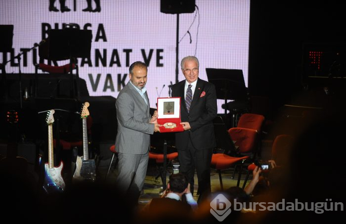Bursa'da festival coşkusu MFÖ ile başladı
