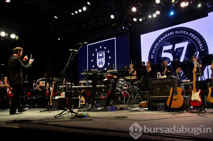 Bursa'da festival coşkusu MFÖ ile başladı
