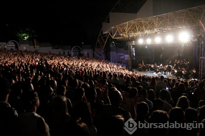 Bursa'da festival coşkusu MFÖ ile başladı
