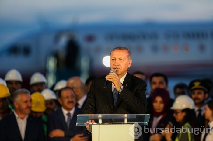 Erdoğan, İstanbul Yeni Havalimanı'na ilk inişi yaptı