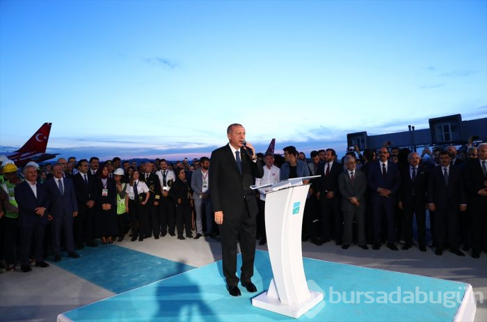 Erdoğan, İstanbul Yeni Havalimanı'na ilk inişi yaptı
