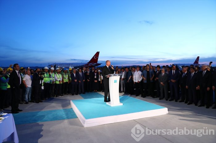 Erdoğan, İstanbul Yeni Havalimanı'na ilk inişi yaptı