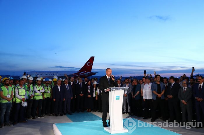 Erdoğan, İstanbul Yeni Havalimanı'na ilk inişi yaptı