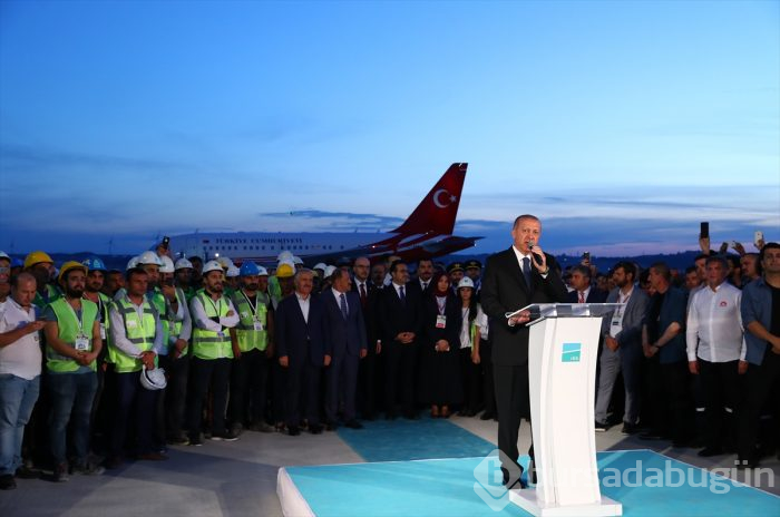 Erdoğan, İstanbul Yeni Havalimanı'na ilk inişi yaptı