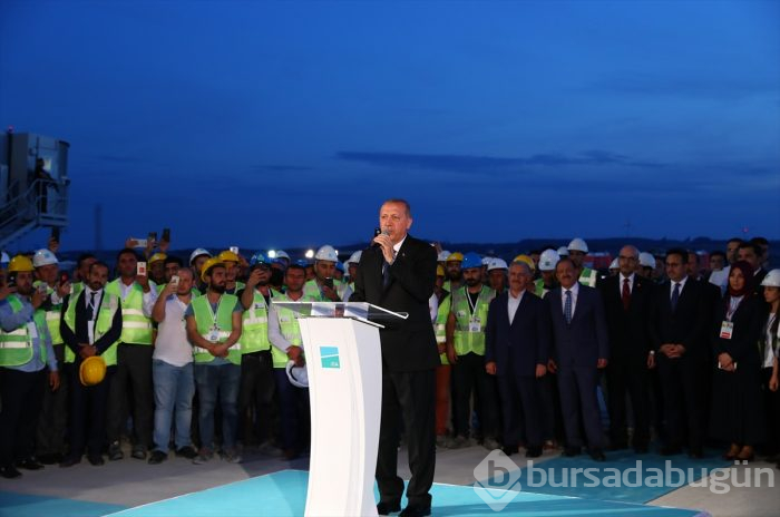 Erdoğan, İstanbul Yeni Havalimanı'na ilk inişi yaptı