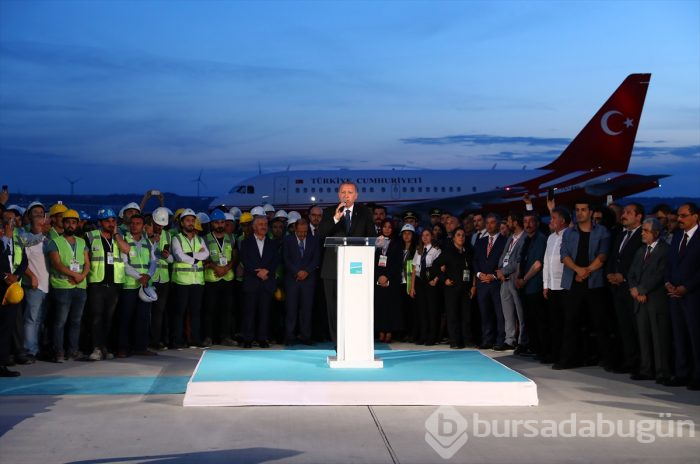 Erdoğan, İstanbul Yeni Havalimanı'na ilk inişi yaptı