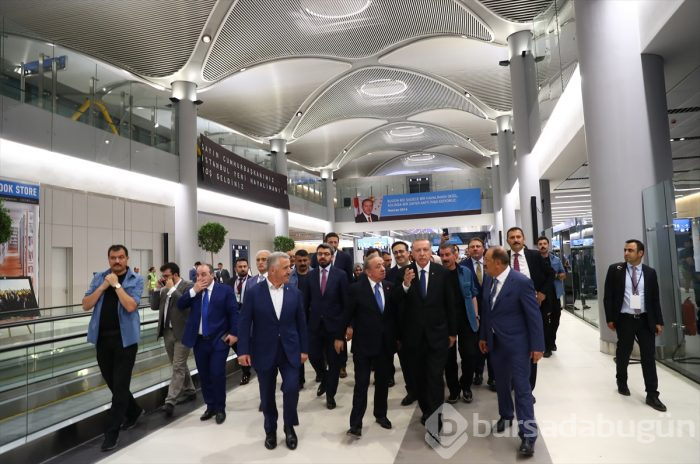 Erdoğan, İstanbul Yeni Havalimanı'na ilk inişi yaptı