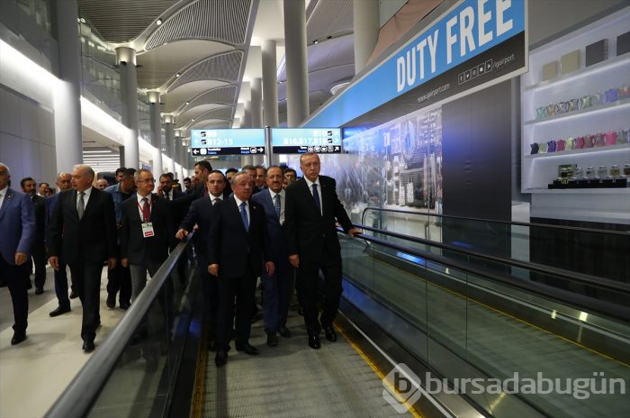 Erdoğan, İstanbul Yeni Havalimanı'na ilk inişi yaptı