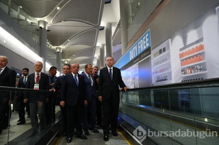 Erdoğan, İstanbul Yeni Havalimanı'na ilk inişi yaptı