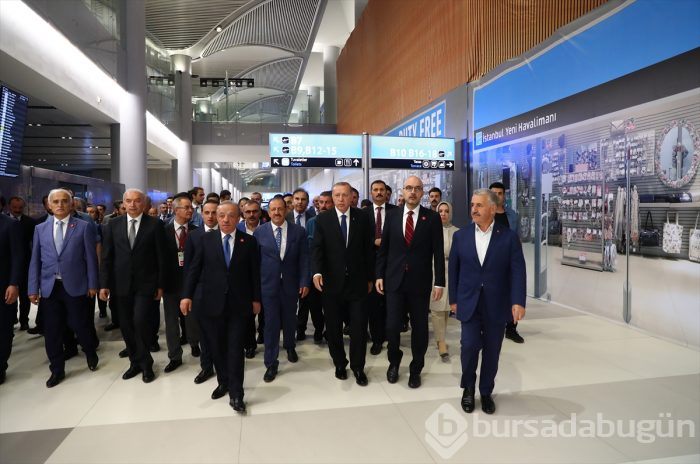 Erdoğan, İstanbul Yeni Havalimanı'na ilk inişi yaptı