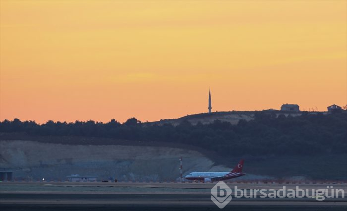 Erdoğan, İstanbul Yeni Havalimanı'na ilk inişi yaptı
