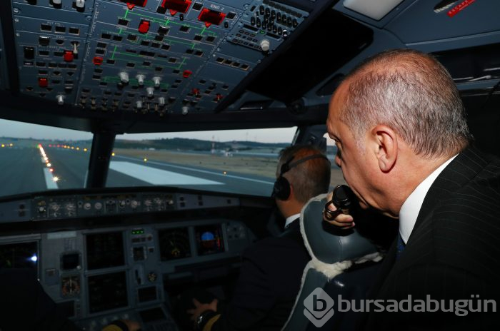 Erdoğan, İstanbul Yeni Havalimanı'na ilk inişi yaptı