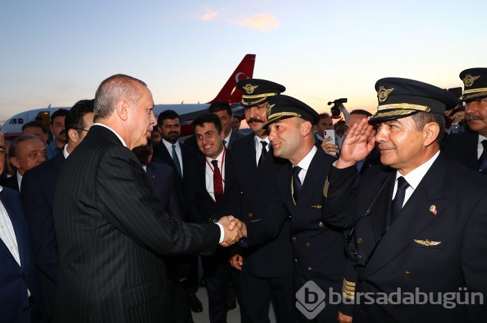Erdoğan, İstanbul Yeni Havalimanı'na ilk inişi yaptı