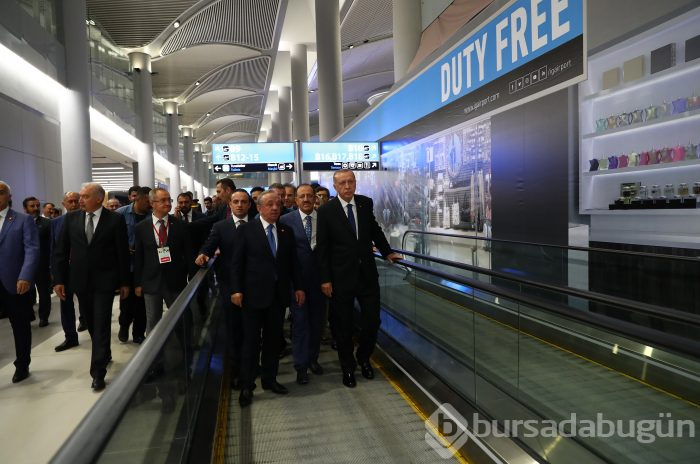 Erdoğan, İstanbul Yeni Havalimanı'na ilk inişi yaptı