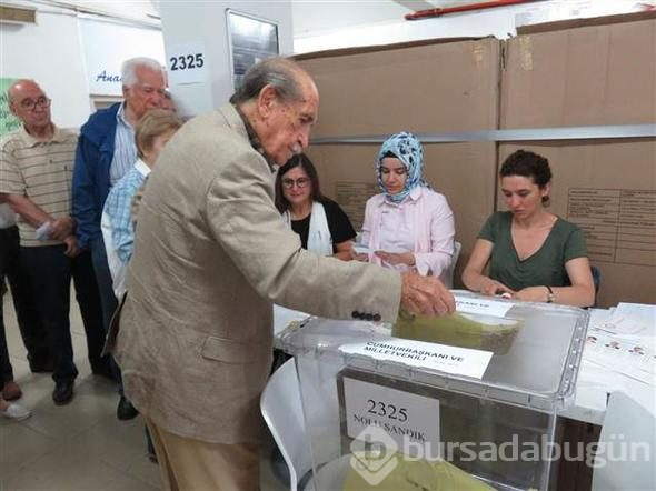 Türkiye sandık başına gitti
