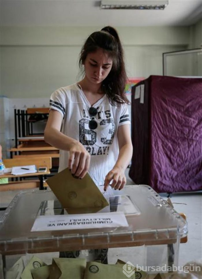 Türkiye sandık başına gitti

