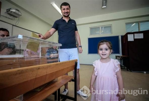 Türkiye sandık başına gitti
