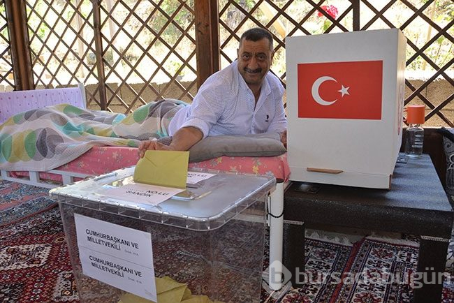 Türkiye sandık başına gitti

