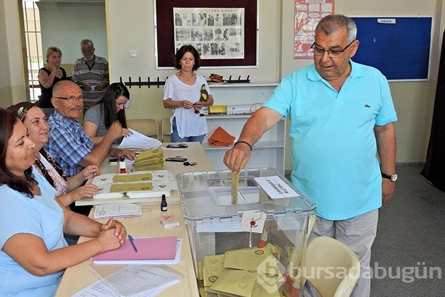 Türkiye sandık başına gitti
