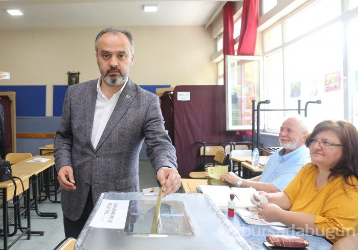 Bursa protokolü oylarını kullandı