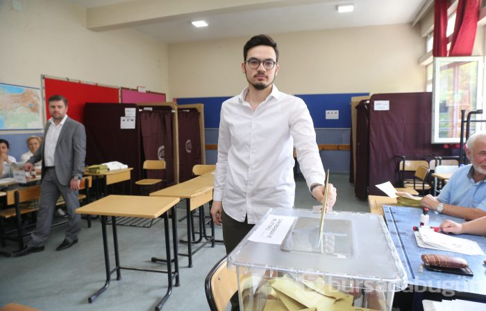 Bursa protokolü oylarını kullandı