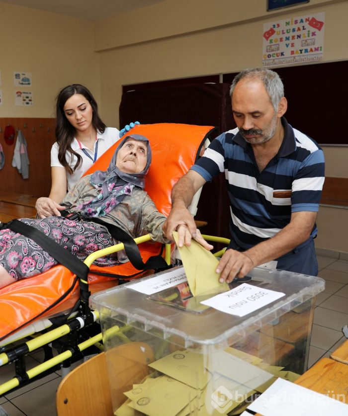 Bursa protokolü oylarını kullandı