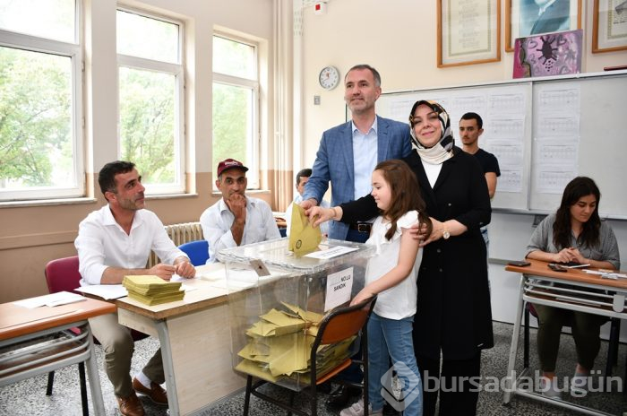 Bursa protokolü oylarını kullandı
