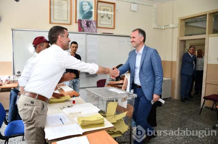 Bursa protokolü oylarını kullandı