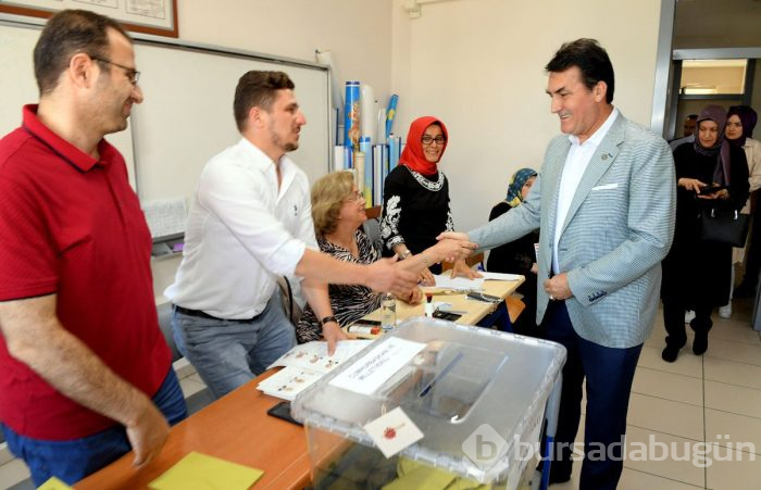 Bursa protokolü oylarını kullandı