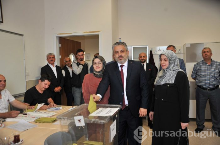 Bursa protokolü oylarını kullandı